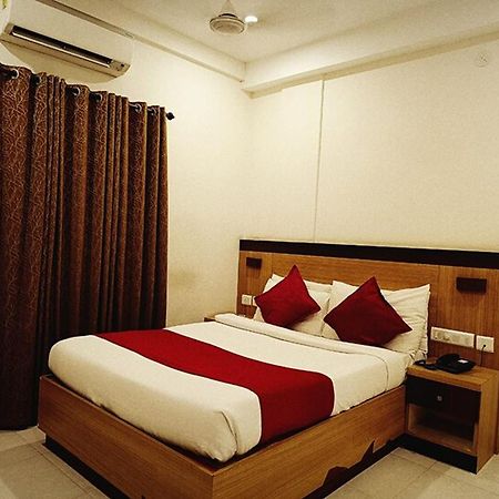 Prayana Hotels Kochi Buitenkant foto