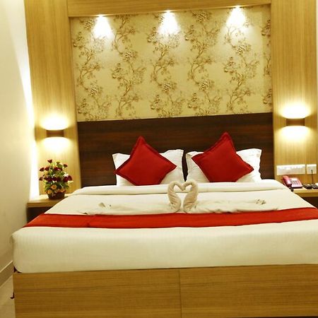 Prayana Hotels Kochi Buitenkant foto