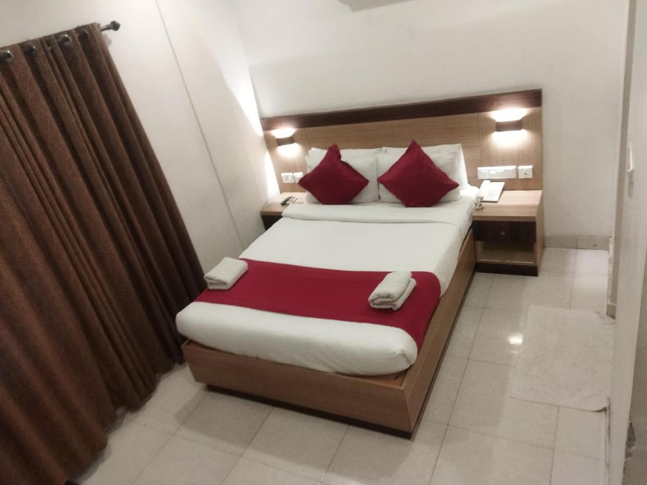 Prayana Hotels Kochi Buitenkant foto