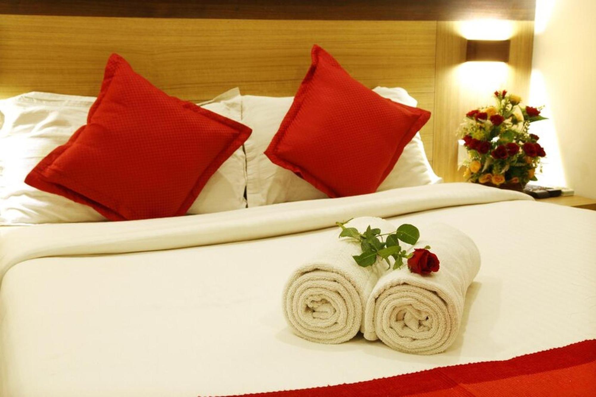 Prayana Hotels Kochi Buitenkant foto