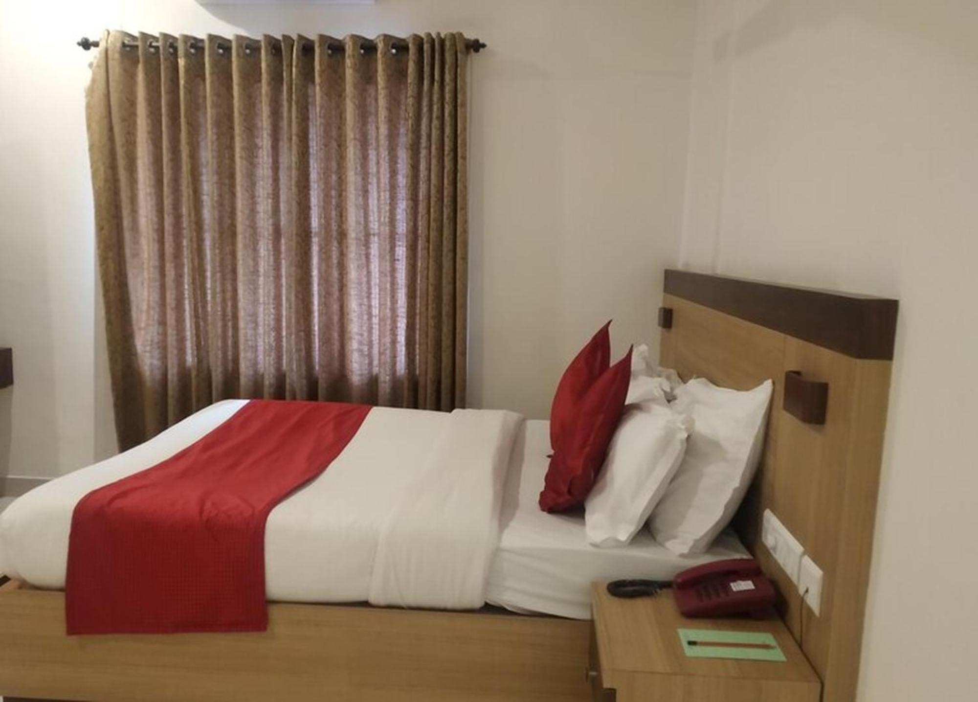 Prayana Hotels Kochi Buitenkant foto