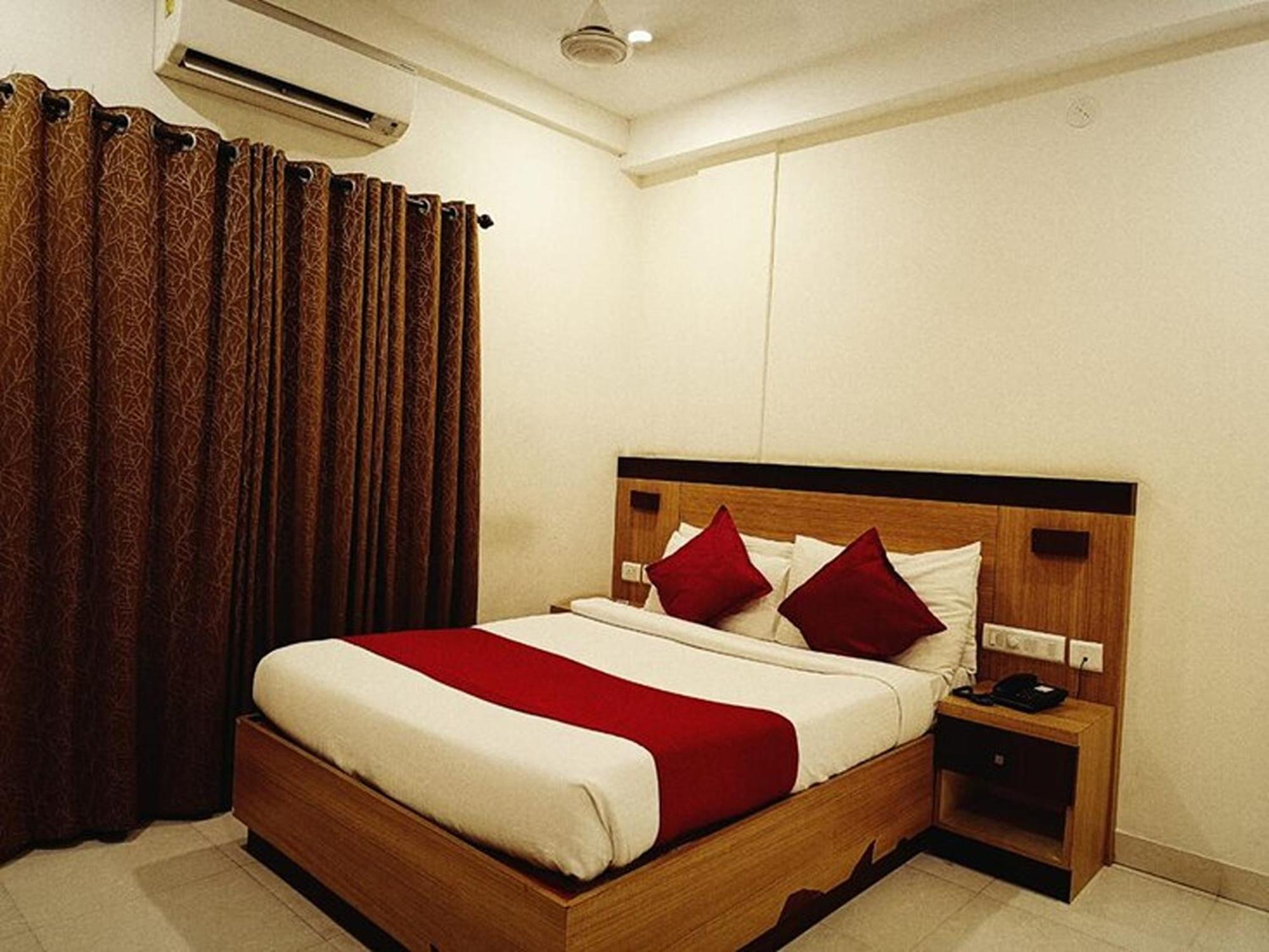 Prayana Hotels Kochi Buitenkant foto
