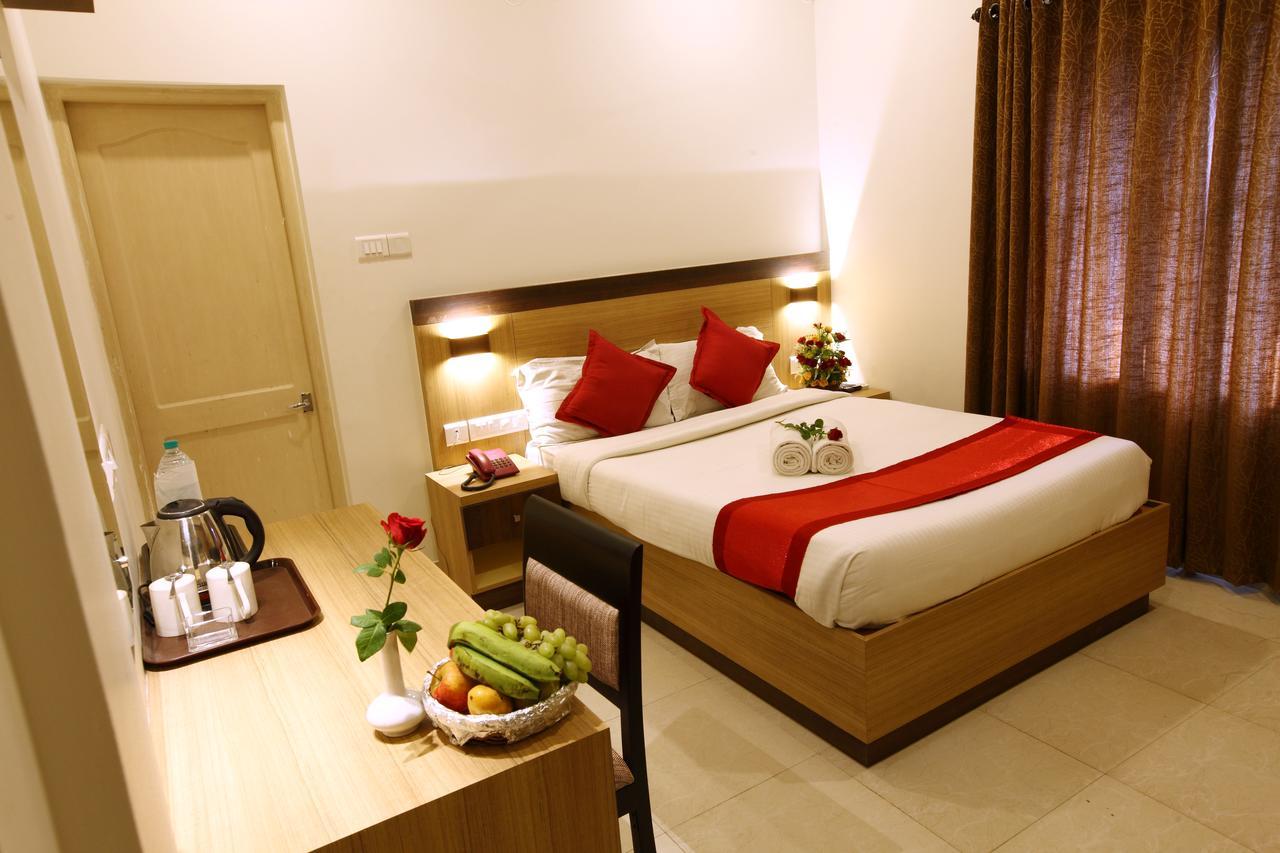 Prayana Hotels Kochi Buitenkant foto