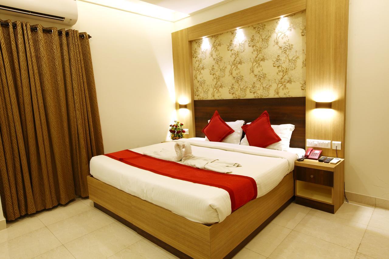 Prayana Hotels Kochi Buitenkant foto