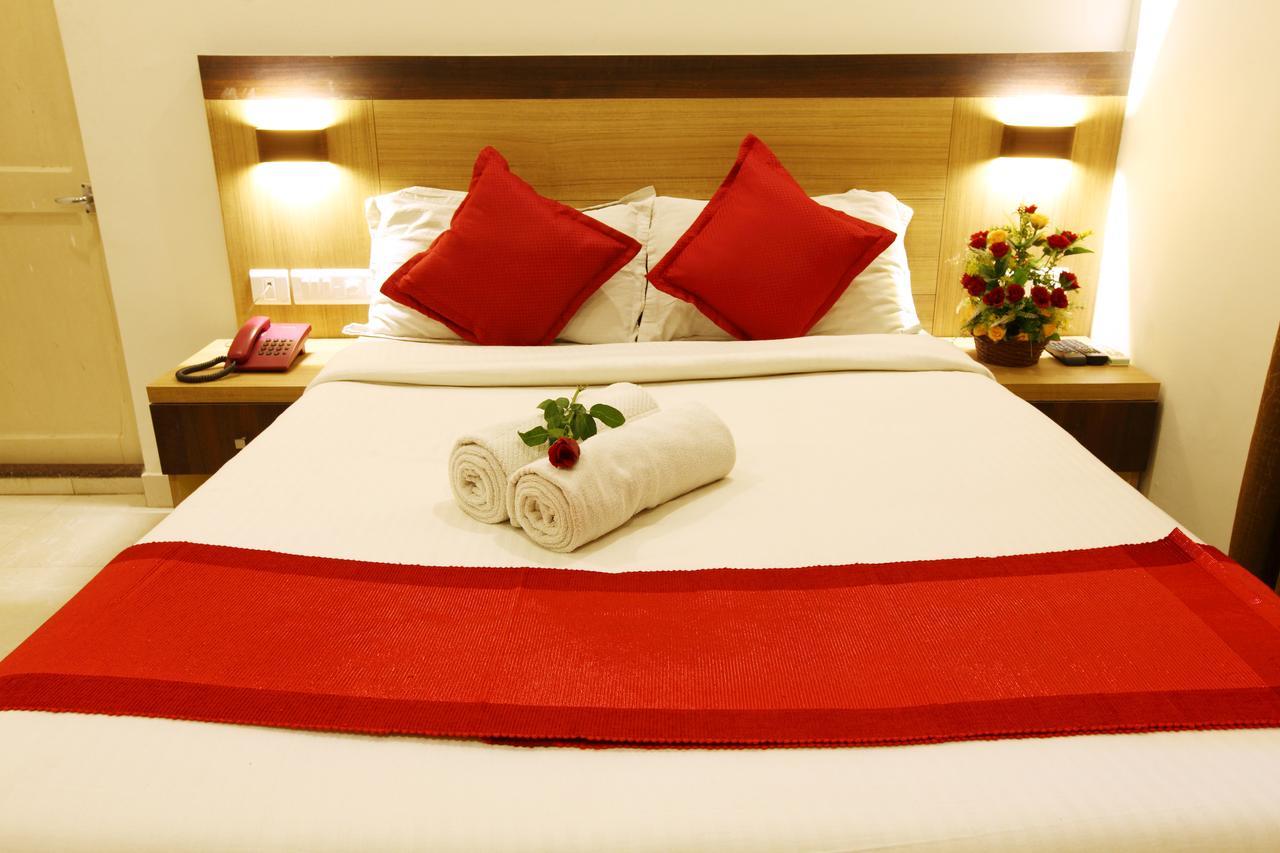 Prayana Hotels Kochi Buitenkant foto