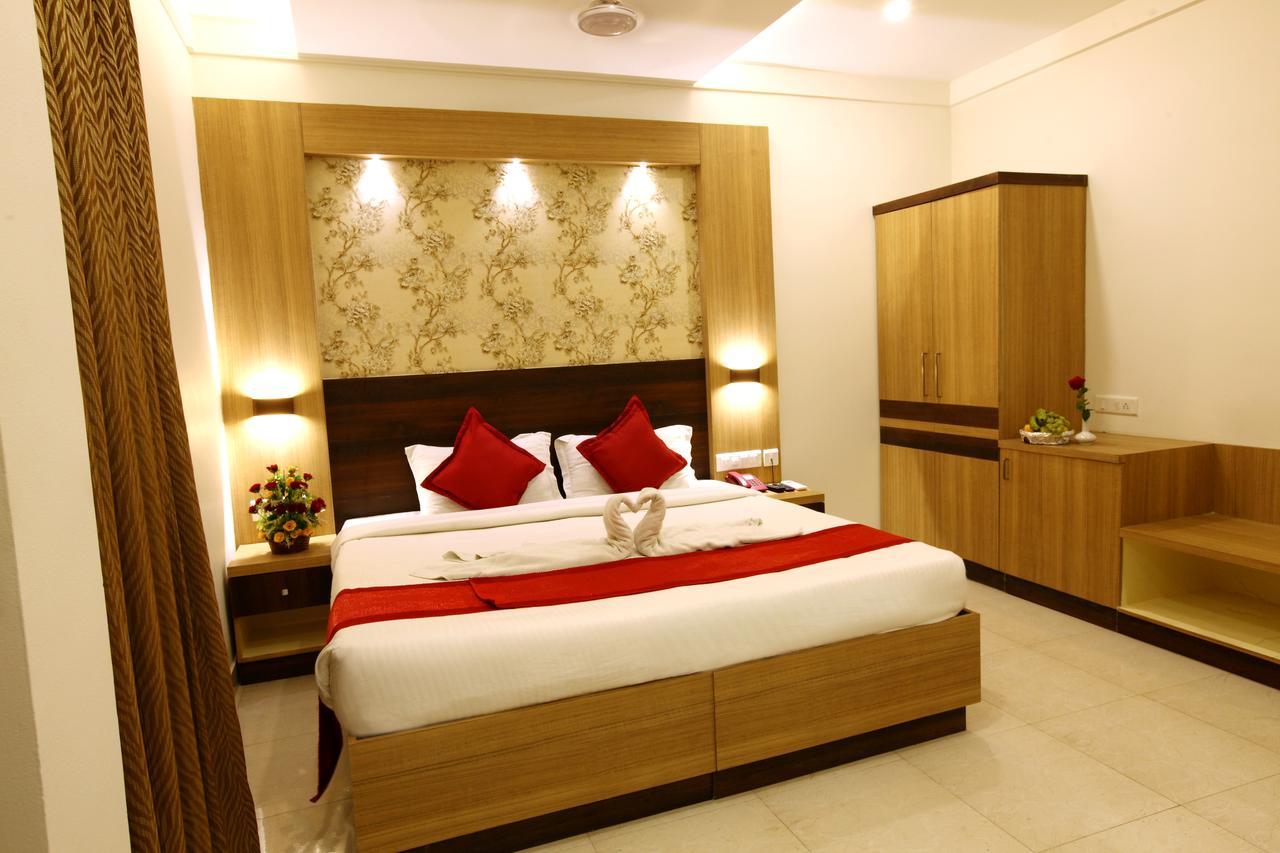 Prayana Hotels Kochi Buitenkant foto