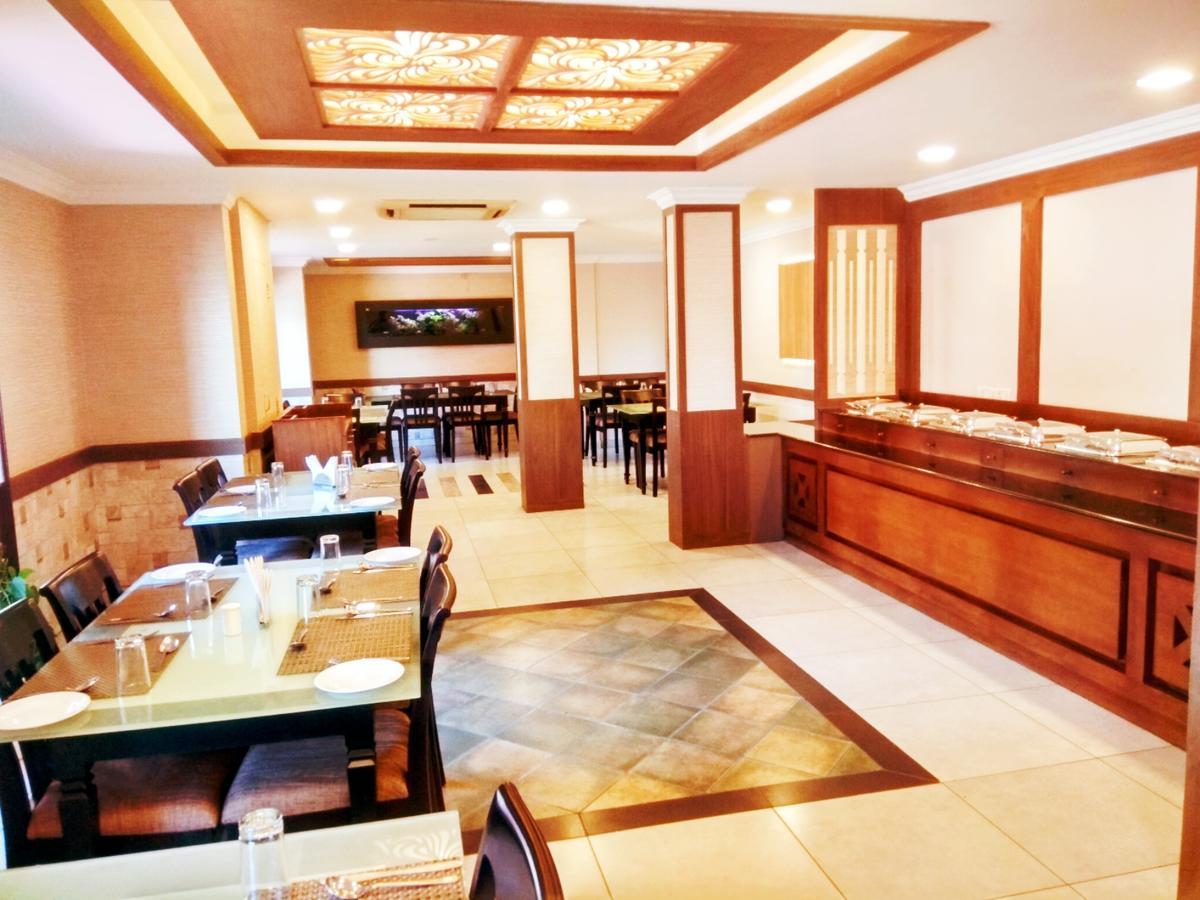 Prayana Hotels Kochi Buitenkant foto