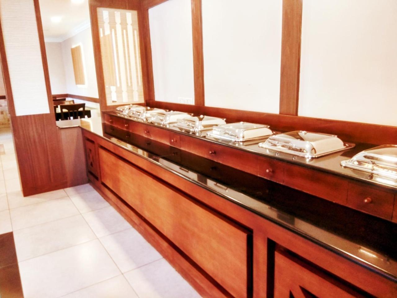 Prayana Hotels Kochi Buitenkant foto