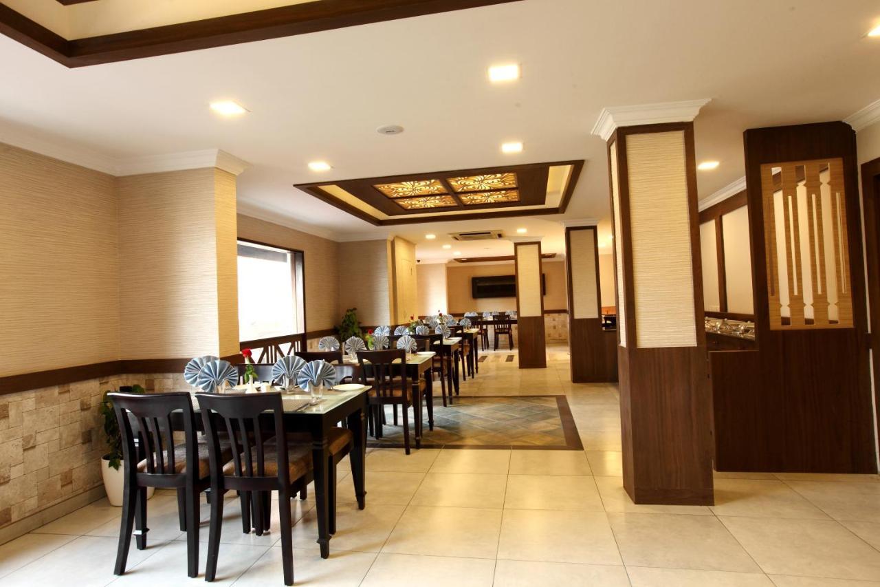 Prayana Hotels Kochi Buitenkant foto