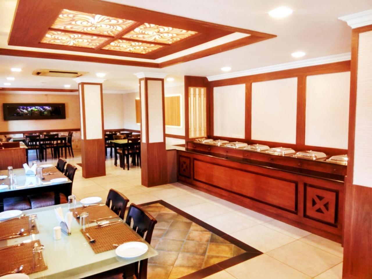 Prayana Hotels Kochi Buitenkant foto